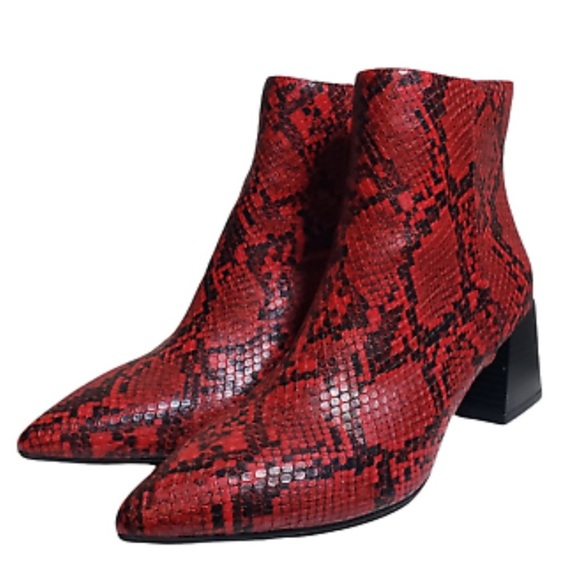 Bar III Shoes - Bar lll but should be Bar none! Faux, sz 8! NWB.​